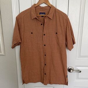 Patagonia Men's Casual Tan Button Down Shirt Short sleeve